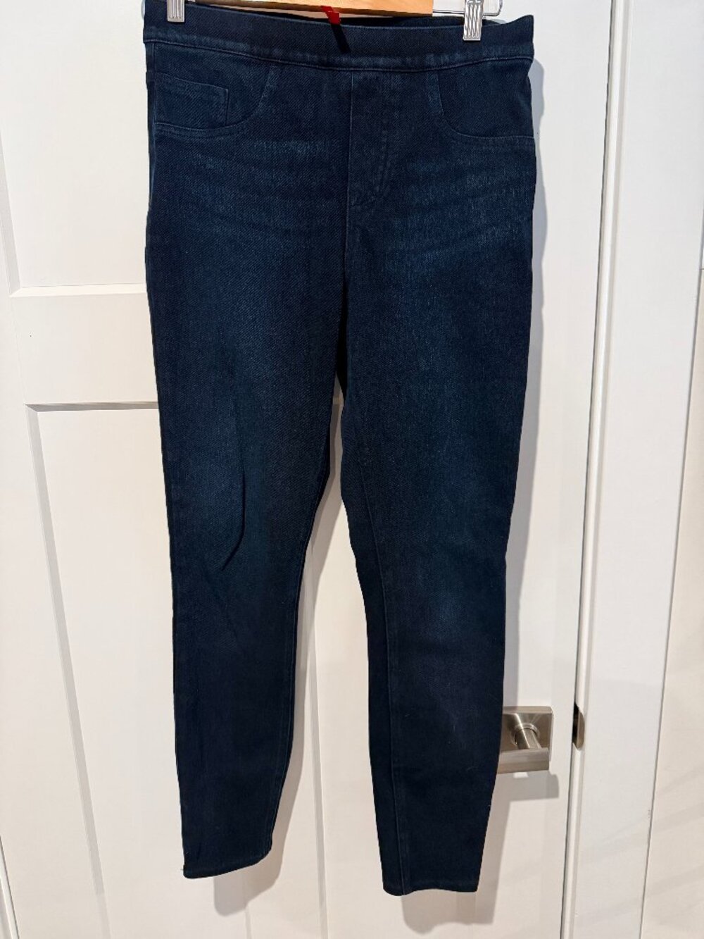 Size M Spanx Pull on Dark Wash Skinny Jeans